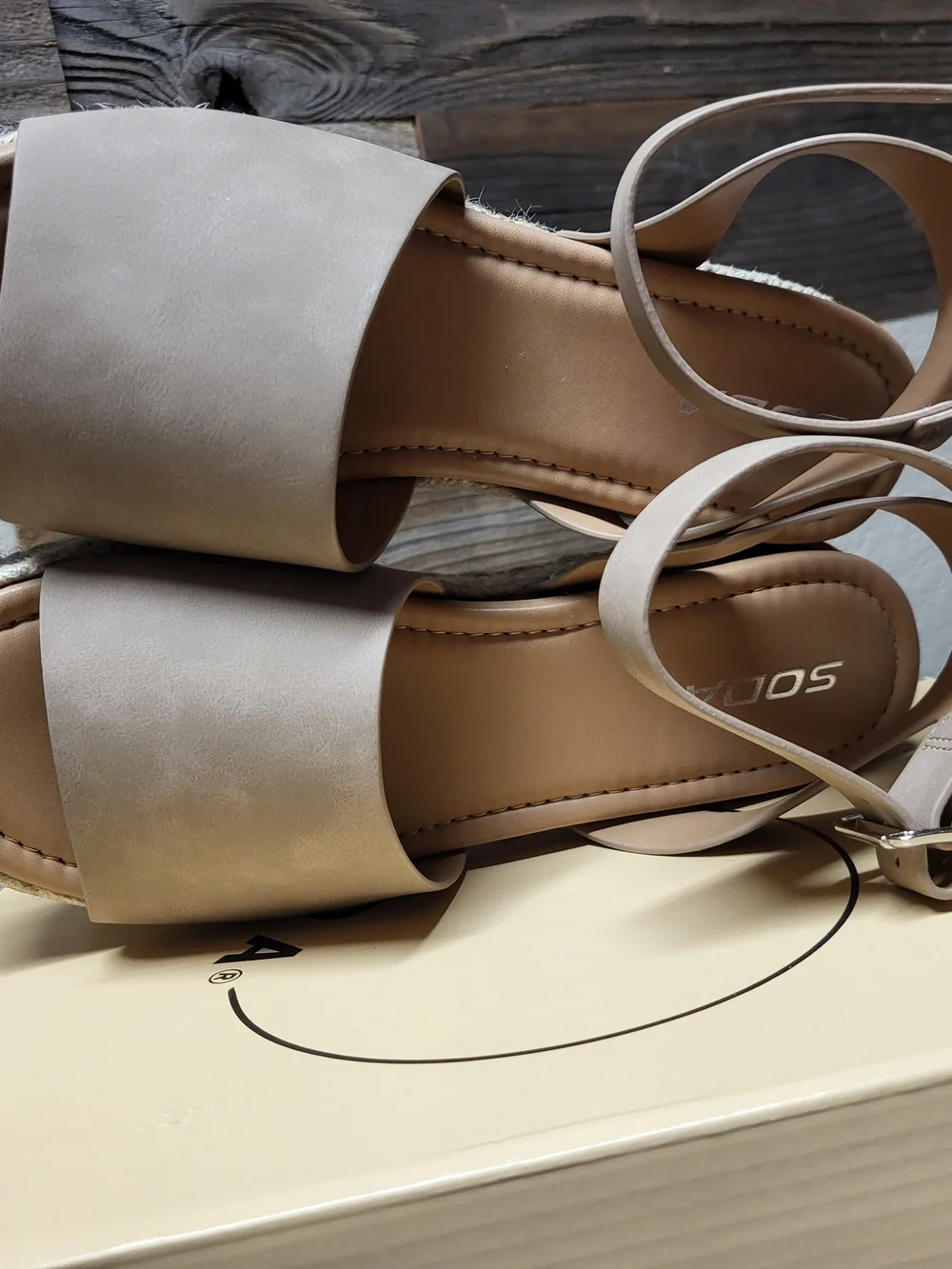 NEW Soda Womens Beige Espadrille Wedge Sandals Open Toe Ankle Strap Buckle Sz 9